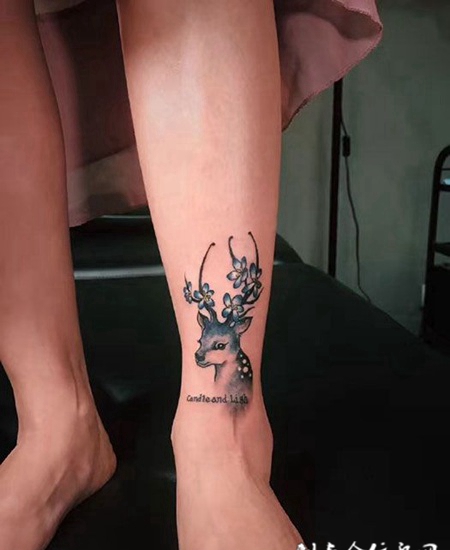 女生脚踝处漂亮梅花鹿纹身图签