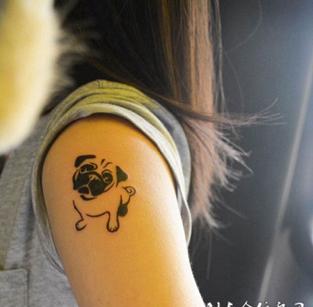 手臂爱宠巴哥纹身图案