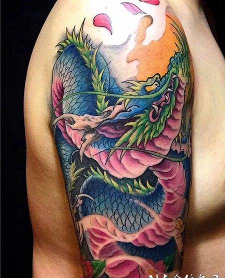 龙傲九天，大臂青龙彩绘纹身