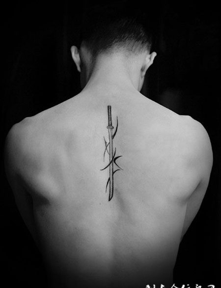 削铁如泥，后背太刀纹身图案