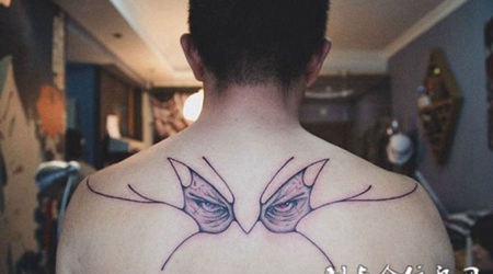 后背的凝视，后背眼睛纹身图案