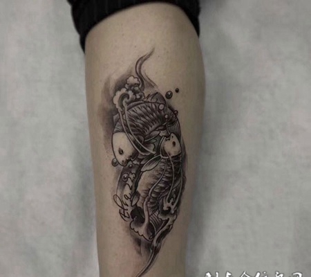 相依相随，手臂双鱼座纹身图案