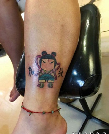脚踝处搞怪卡通哪吒纹身图案