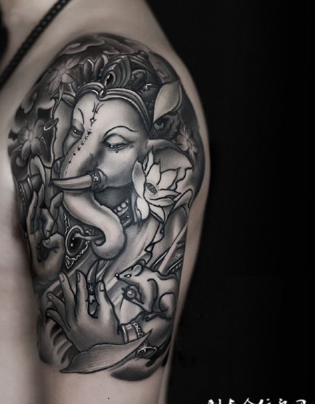 普渡凡尘，手臂个性象神纹身