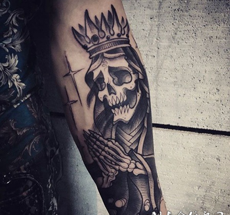 死神的祈祷，手臂黑灰骷髅纹身图案