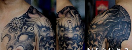 肩膀上的插画铠甲纹身