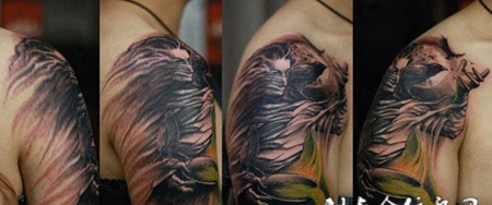 肩膀上的哥特风蒙面女子纹身