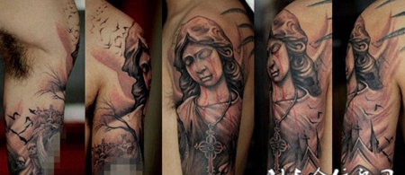 花臂写实黑白雕像纹身