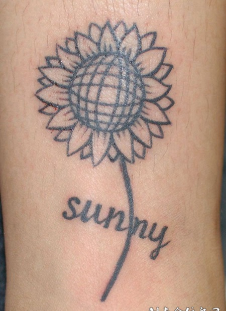 脚腕上的向日葵插画纹身