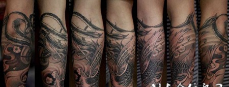 手臂上的凤凰纹身