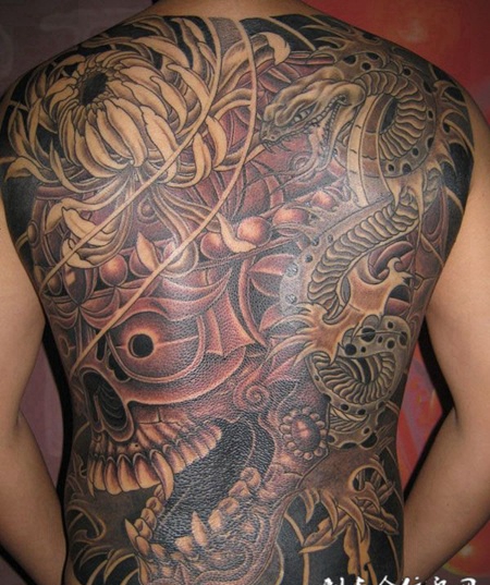 满背传统嘎巴拉纹身