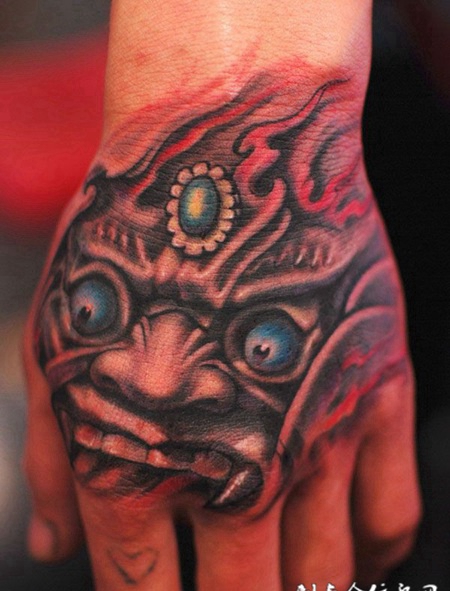 手背上的恶魔纹身