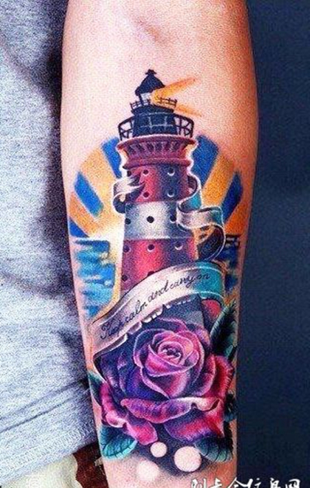 小臂玫瑰灯塔纹身图案