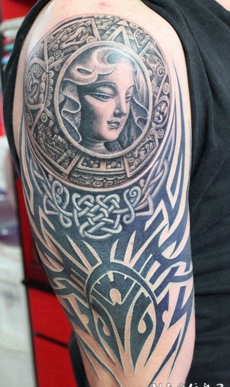 胳膊上的图腾女神信仰纹身
