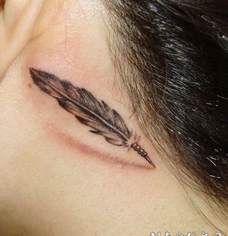 脖子上的小羽毛纹身