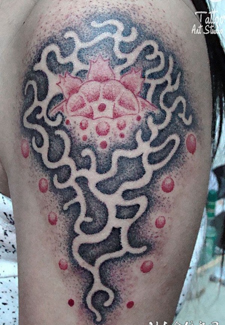 胳膊上的佛教纹身图