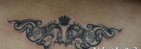 皇冠与图腾结合的腰线纹身