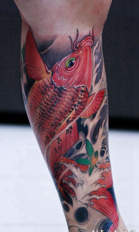 小腿上的鲤鱼跃龙门纹身