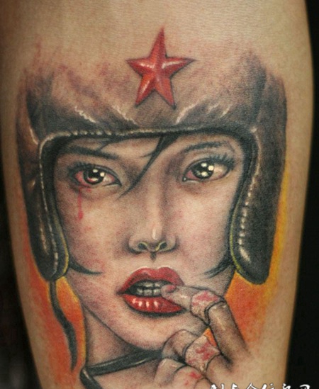 小腿上诱惑的美女飞行员纹身