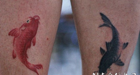 小腿上的情侣鲤鱼纹身