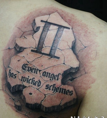 如石刻一般的文字纹身