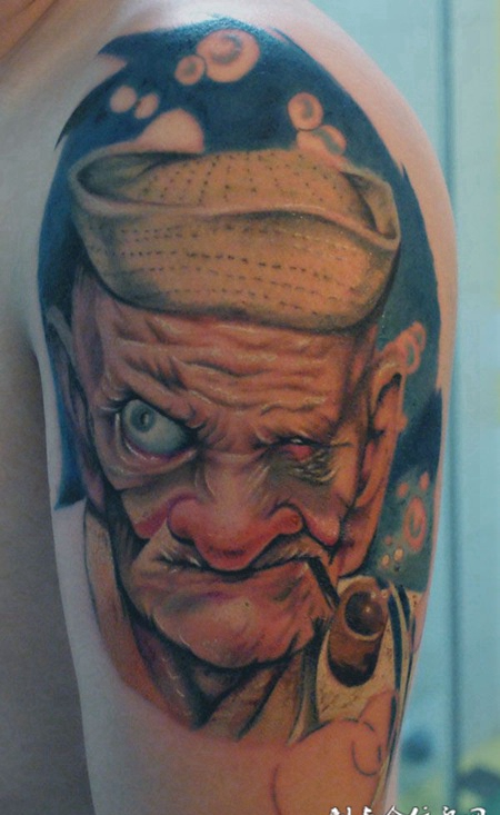 胳膊上的水手肖像纹身