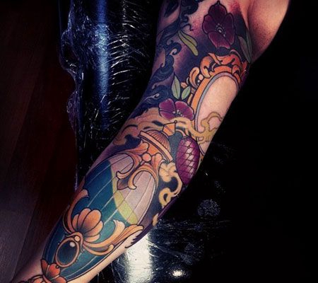 花臂烛台镜子纹身图案