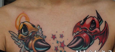 胸前两只小蜜蜂纹身