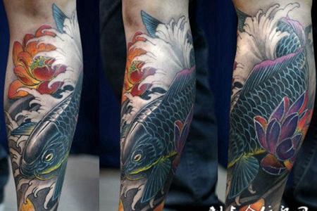 牡丹与浪花间的鲤鱼纹身