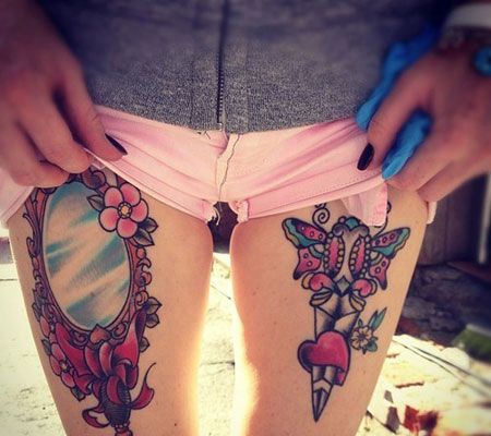 大腿镜子和匕首纹身图案