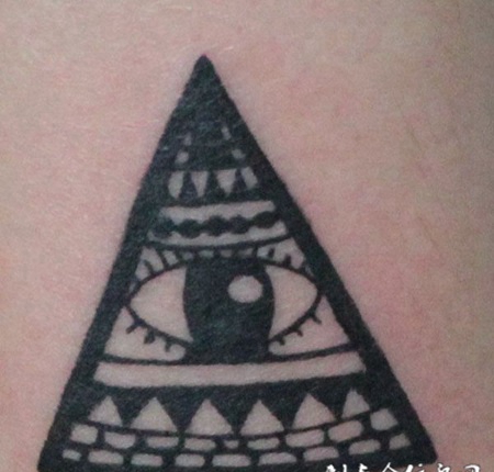 图腾上帝之眼纹身