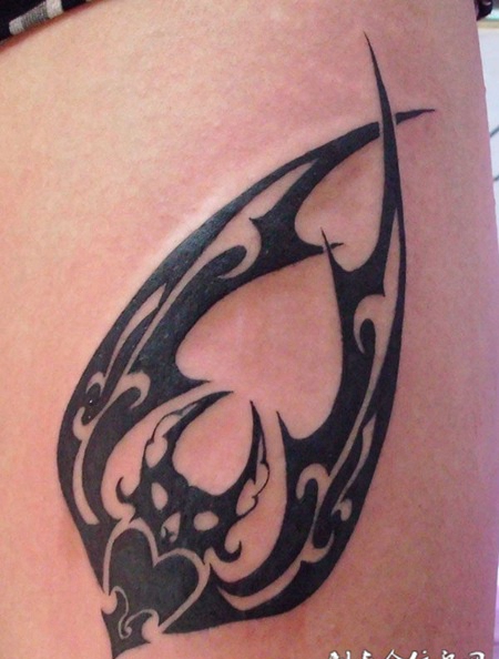 夜之灵魂：蝙蝠纹身