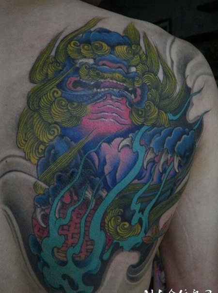 彩色传统唐狮子纹身