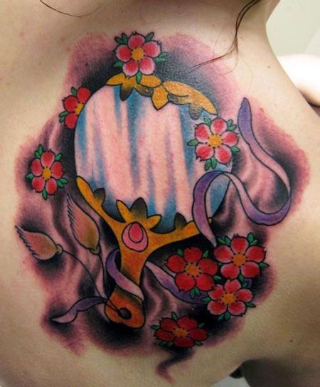 背部性感镜子花朵纹身图案