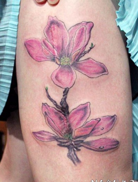 大腿写实木棉花纹身图案