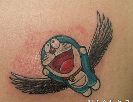 带翅膀的机器猫纹身