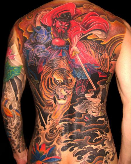 满背彩色钟馗捉鬼纹身图片