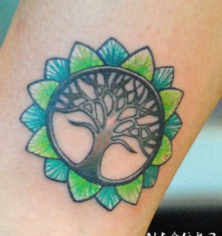 绿意盎然的生命之树纹身