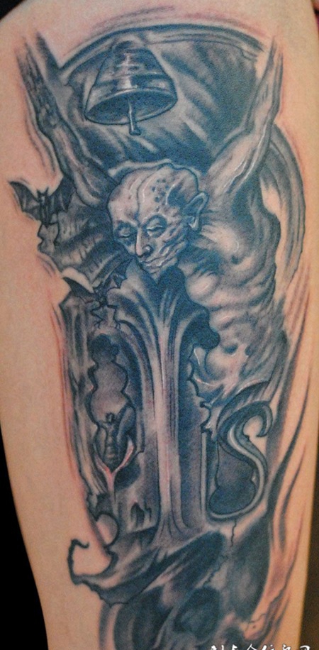 后背写实魔鬼纹身