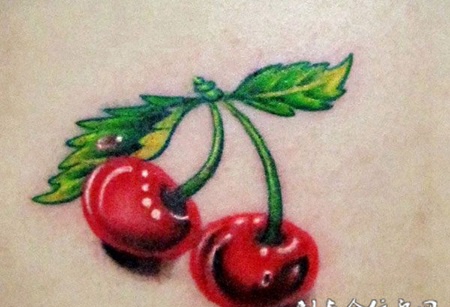 樱桃绿叶纹身