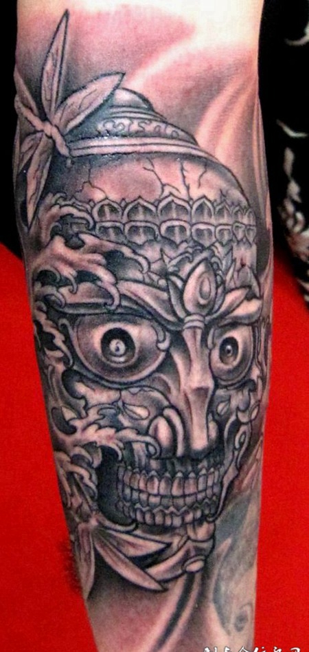 胳膊上的传统嘎巴拉纹身