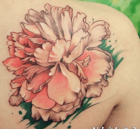 肩后的大牡丹纹身