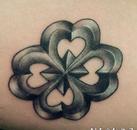 女生喜欢的四叶草纹身