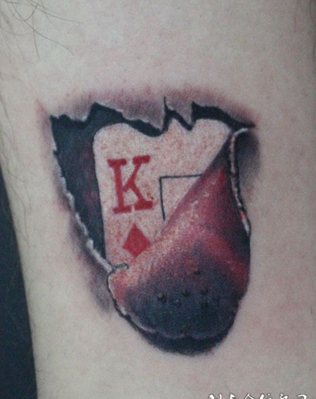 胳膊内侧的扑克牌纹身