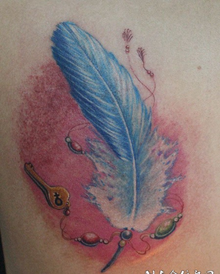 羽毛钥匙纹身