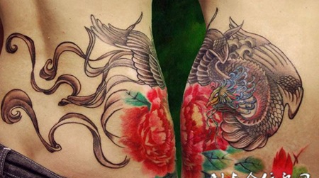 腰侧的凤凰纹身