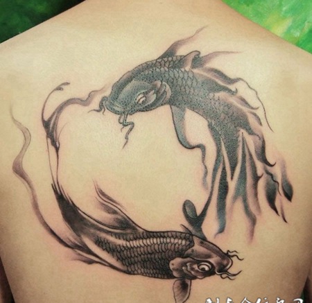 后背纹身双鱼座