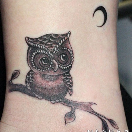 月下的猫头鹰纹身