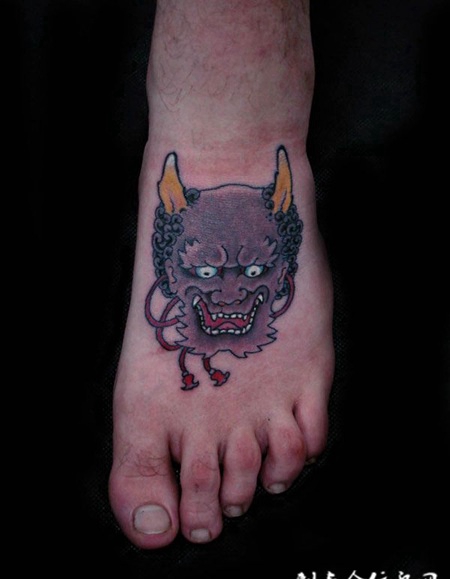 脚面上的单龙头纹身