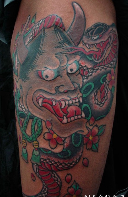 胳膊上的毒蛇般若组合纹身